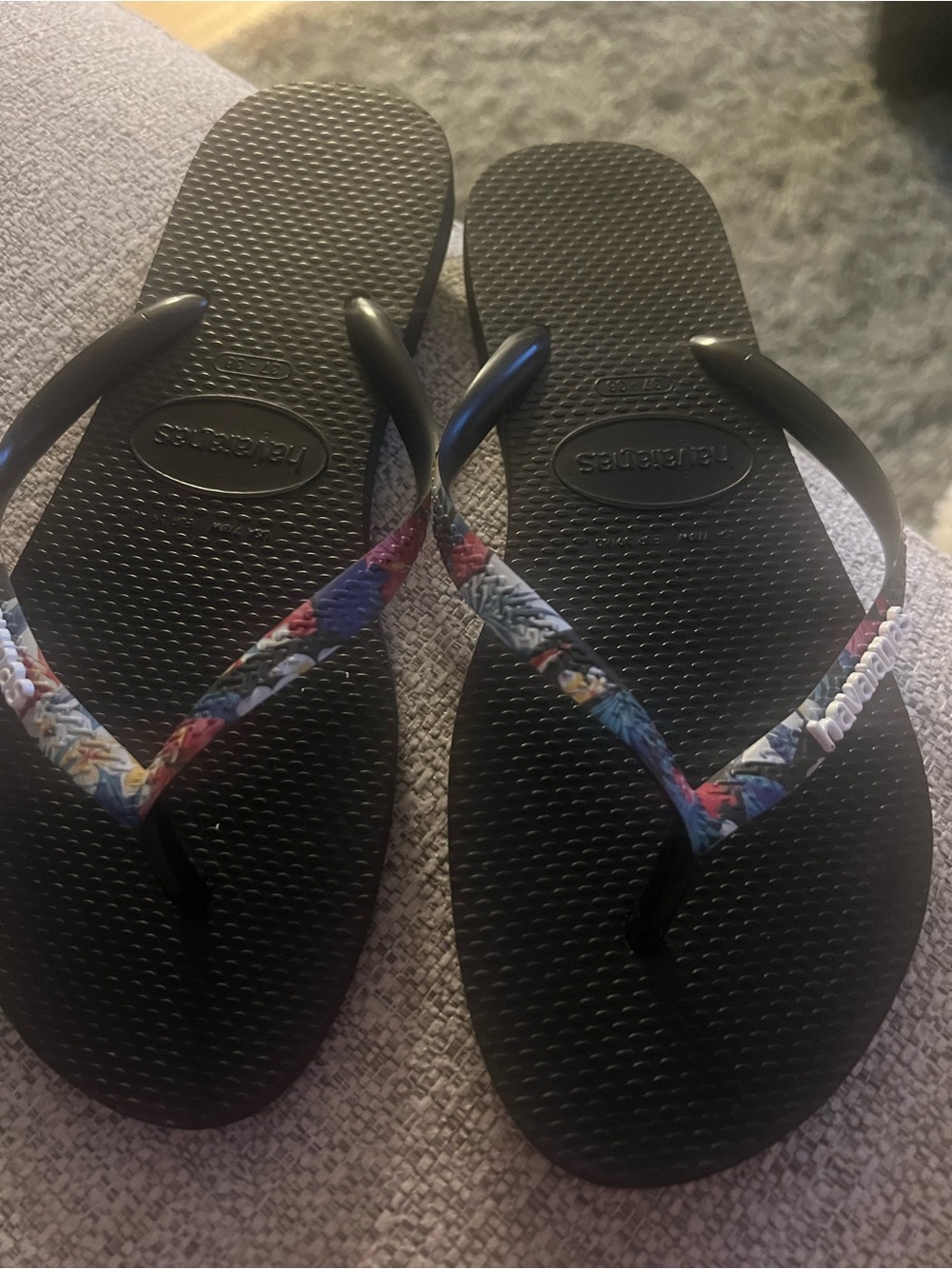 Havaianas Black Flip Flops with Multicolor Floral Straps Size 7-8 womens